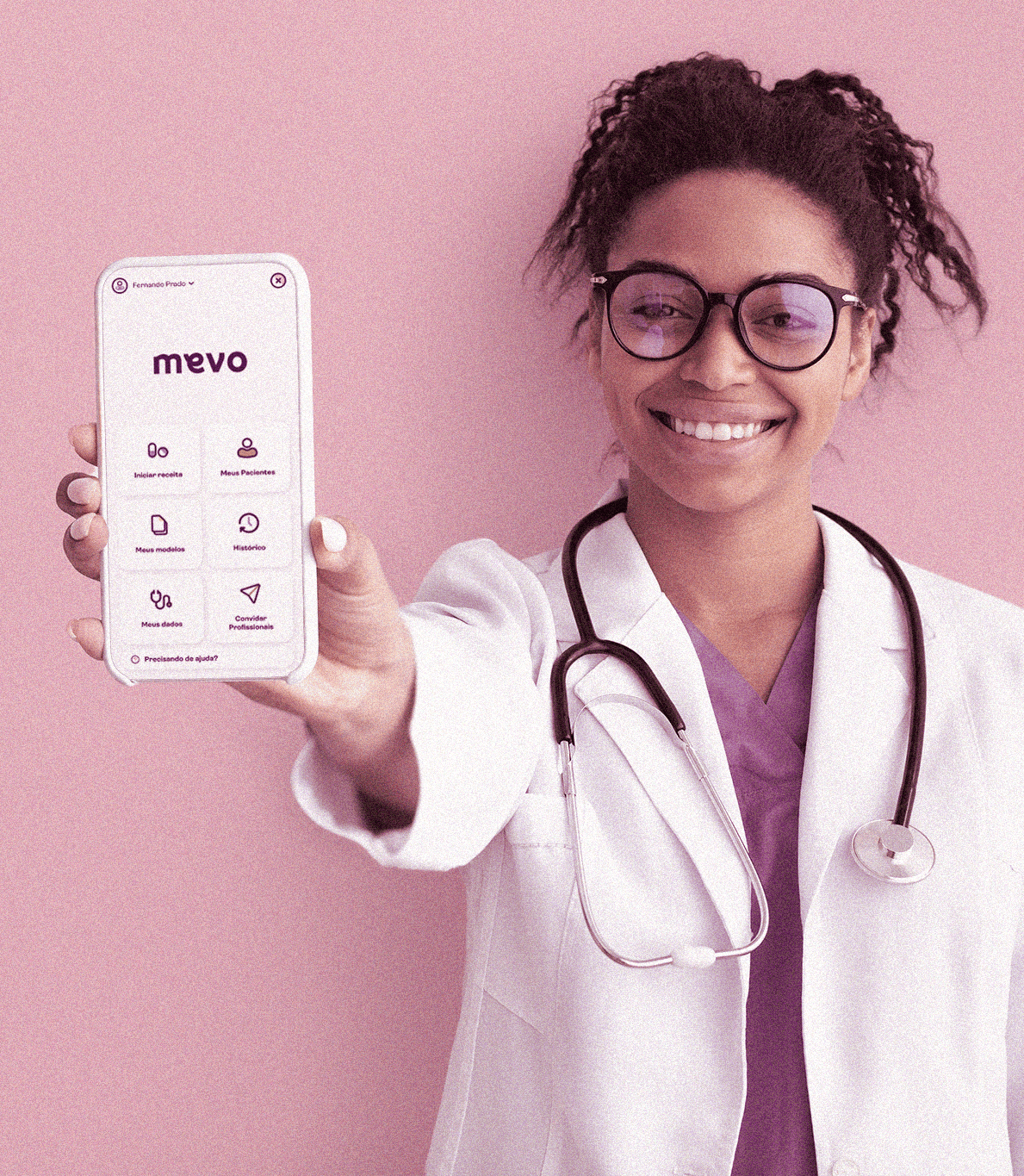 AF_Blog_header_Mevo_disponi?vel_para_consultorios_medica_mostrando_o_celular_com_a_receita_digital_da_mevo_no_fundo_rosa.png