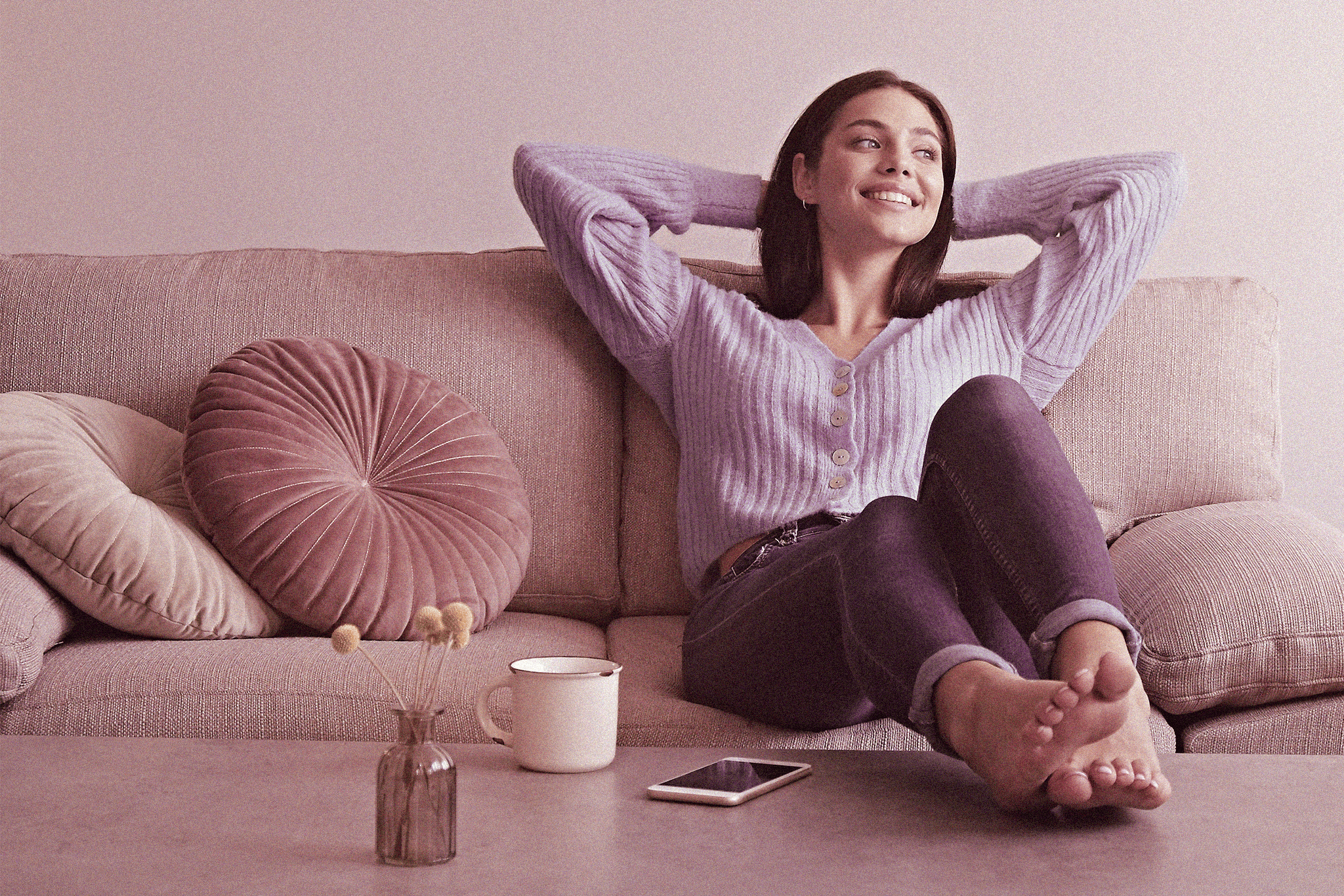 AF_Blog_header_Mevo_disponi?vel_para_consultorios_paciente_tranquila_no_sofa_com_celular_na_mesa.png