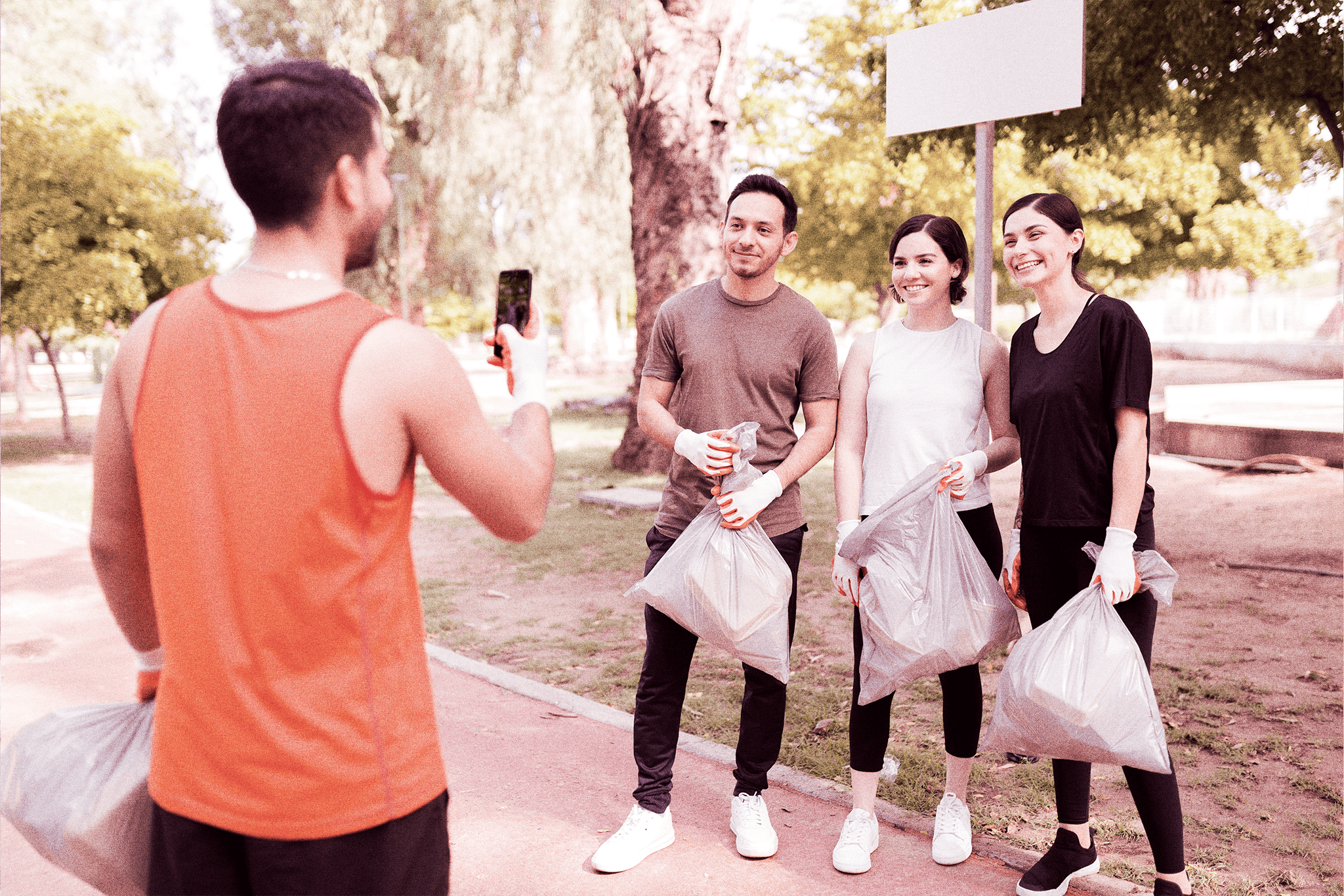 AF_Mevo_FiltroBase_Corpo_de_texto_Plogging_Amigos_Recolhendo_Lixo_Ajuda_ao_meio_ambiente.png